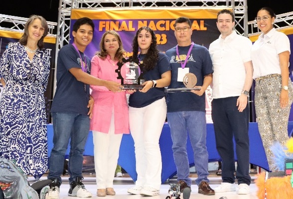 Equipo Roboencanto del I.P.T Arnulfo Arias Madrid de Chiriquí. Foto: Cortesía Equipo Roboencanto del I.P.T Arnulfo Arias Madrid de Chiriquí. Foto: Cortesía