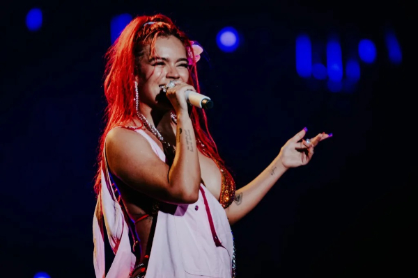 Karol G muestra su lado 'más íntimo' en el álbum 'Mañana será bonito'. Foto: EFE / Cheert Viruet