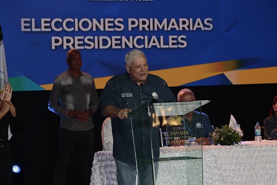 Ricardo Martinelli durante el acto de proclamación. Víctor Arosemena