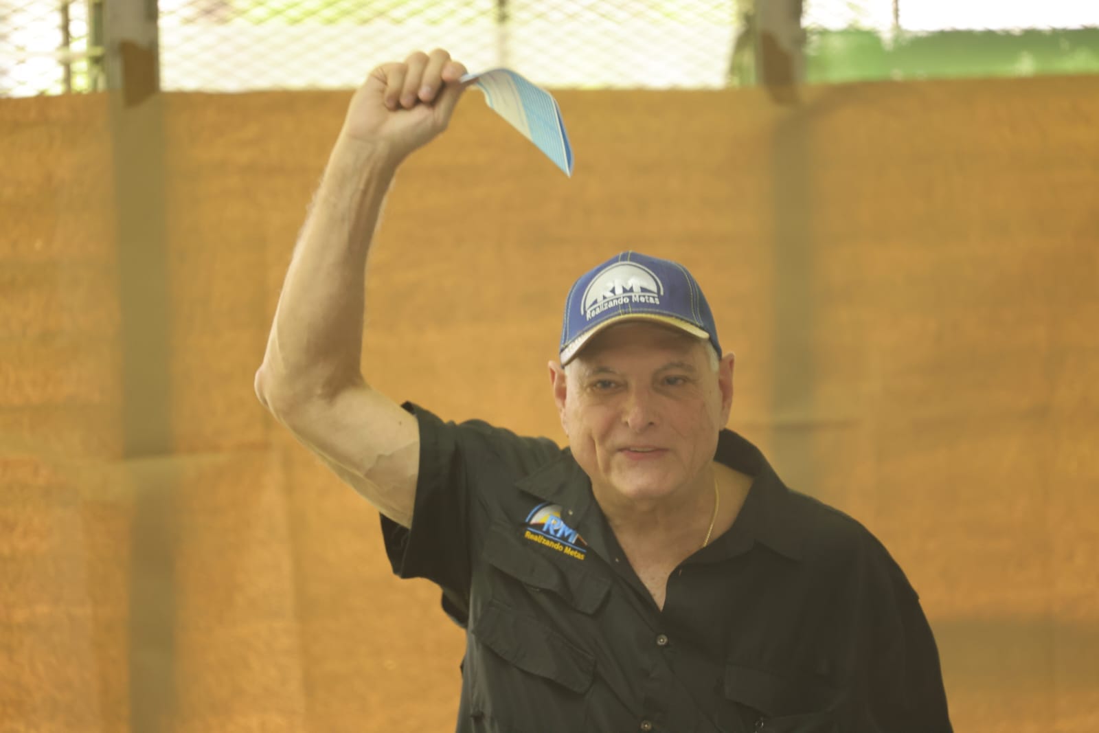 Ricardo Martinelli votó en el colegio Richard Newman. 