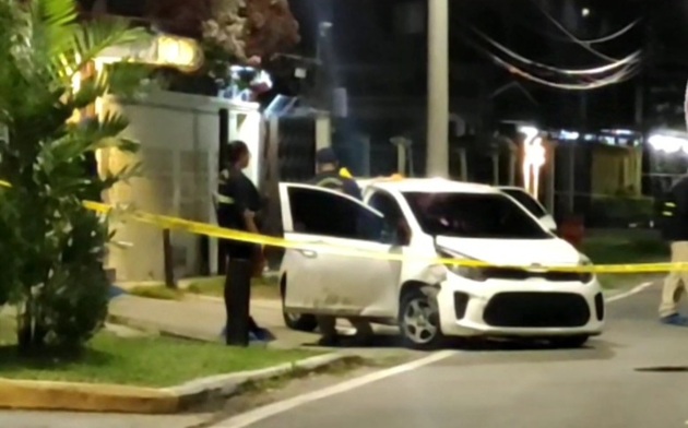 Un hombre fue ultimado dentro de su auto en Parque Lefevre.