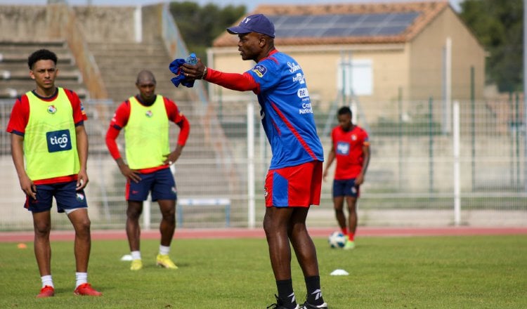 Jorge Dely Valdés durante los entrenamientos con miras a su debut contra Costa de Marfil. Fepafut