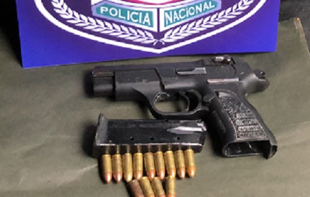 Un hombre fue detenido por posesión de arma de juego en Villa del Caribe. Foto: Diomedes Sánchez ,