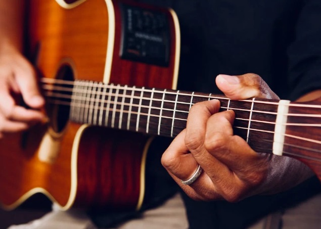 The first guitar festival ‘Children play so well’