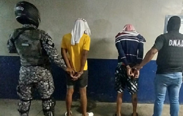 Dos hombres fueron aprehendidos por presuntas actividades de microtráfico. Foto: Diomedes Sánchez 