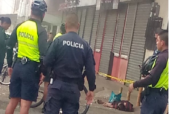 La mujer fue encontrada sin vida entre los centros comerciales y la Terminal de Santiago. Foto. Melquiades Vásquez
