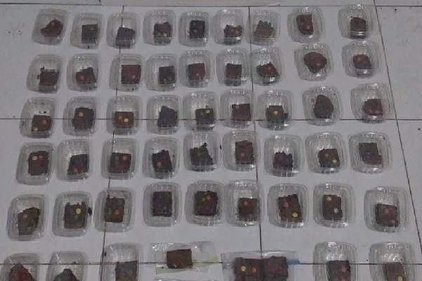 En ambos operativos incautaron un total de 65 dulces con sustancias ilícitas. Foto. Proteger y Servir.