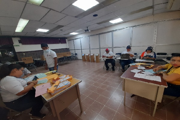 En la provincia de Chiriquí el mayor centro de votación fue la Escuela de Loma Colorada, en David. Foto. José Vásquez