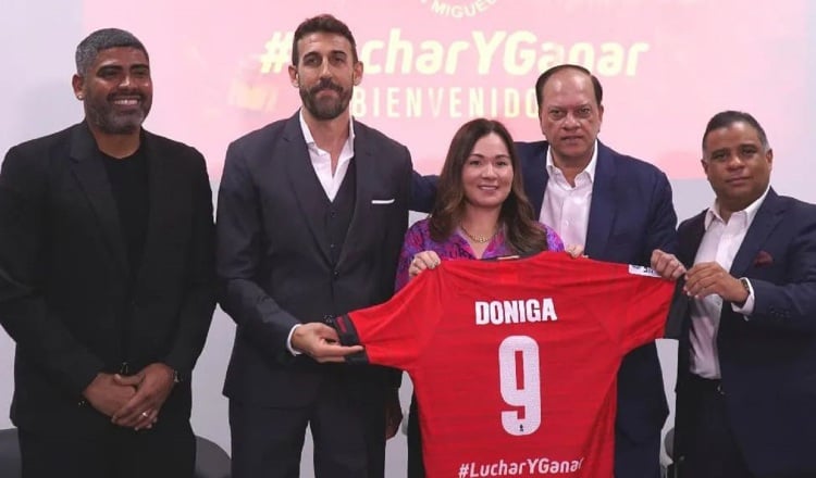 Gabriel 'Gavilán' Gómez (izq.) junto a David Dóniga en su presentación como nuevo técnico del Sporting. Foto. Instagram 