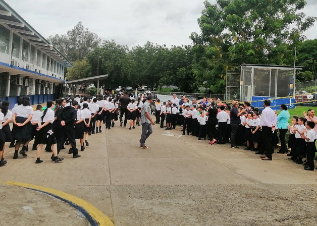 En el simulacro de sismo en Herrera participaron tres escuelas. Foto: Thays Domínguez 