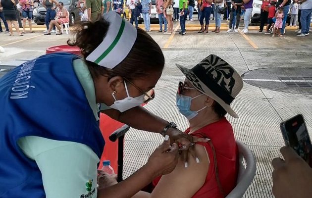 La población  más vulnerable debe vacunarse contra la influenza. Foto: Cortesía Minsa