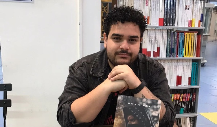 Angelo Bazán, uno de los autores que participan en esta antología.  Foto: Instagram