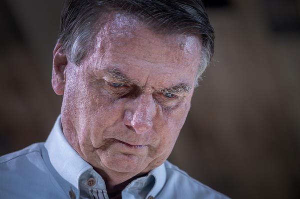 Jair Bolsonaro apologizes for disinformation about vaccines