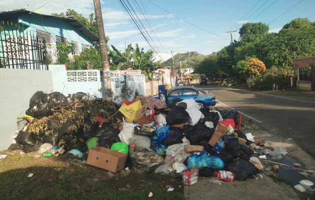 La basura no se recoge desde hace varios días. Foto: Cortesía @maynard_ernesto