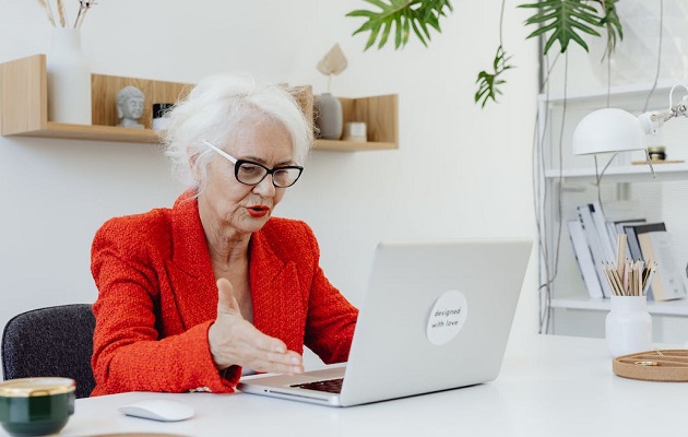 Cuanto más edad tienen los talentos hay menos presencia de ellos en las empresas. Foto: Pexels 