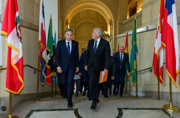 El secretario de Estado de Estados Unidos, Antony Blinken, y el secretario de la OEA.