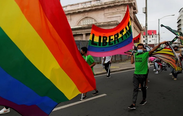 Las narrativas promotoras piden  luchar contra la violencia y la discriminación que sufren las personas de la comunidad.  Foto: EFE