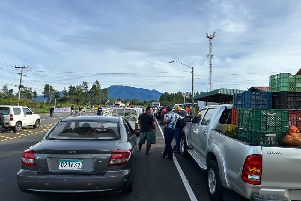 Cientos de conductores se vieron afectado por el cierre de vías. Foto. Cortesía 