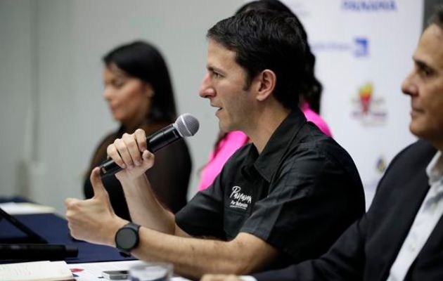 El ministro de Turismo de Panamá, Iván Eskildsen, habla durante una conferencia de prensa. Foto: EFE