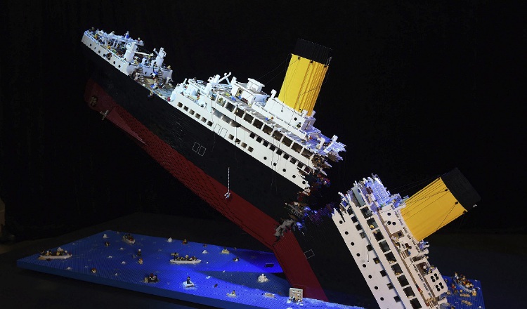 Detalle de una reproducción del Titánic construida con Lego en Brisbane (Australia). EFE/Dan Peled