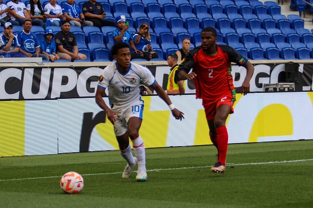 Edgar Yoel Bárcenas (izq.), fue importante en el ataque de Panamá. Fepafut