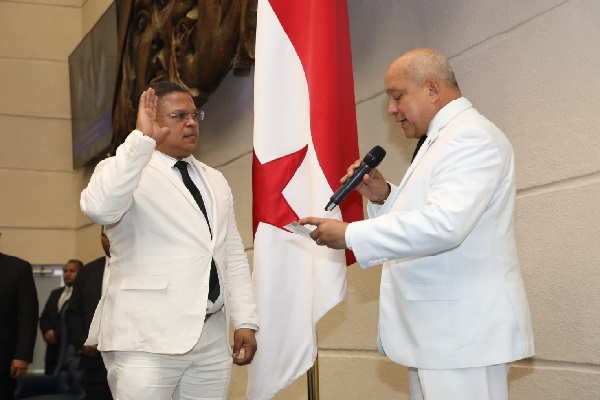 Jaime Vargas jura como nuevo presidente de la Asamblea Nacional de Diputados. Foto, Víctor Arosemena