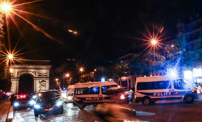 Las protestas que afectan las noches parisinas y de otras urbes de Francia, se han extendido a ciudades de otras naciones europeas. Foto: EFE