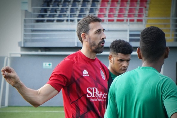 David Dóniga durante los entrenamientos de Sporting. Foto: Twitter