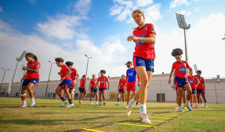 El seleccionado femenino durante los entrenamientos con miras al partido de preparación contra Japón. Foto: Fepafut