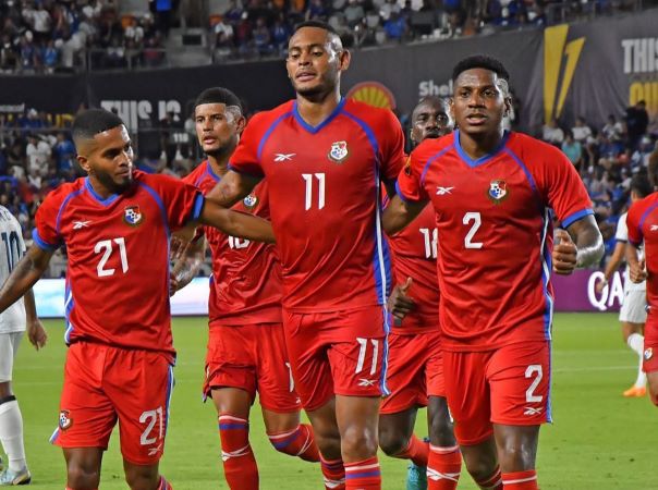 Ismael Díaz festeja su gol contra El Salvador. Foto: Fepafut