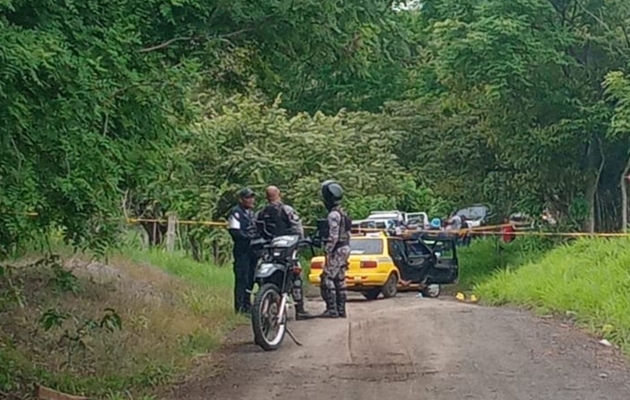 El sitio donde fue ubicado el taxi es un camino solitario utilizado principalmente por ganaderos. Foto / Thays Domínguez.