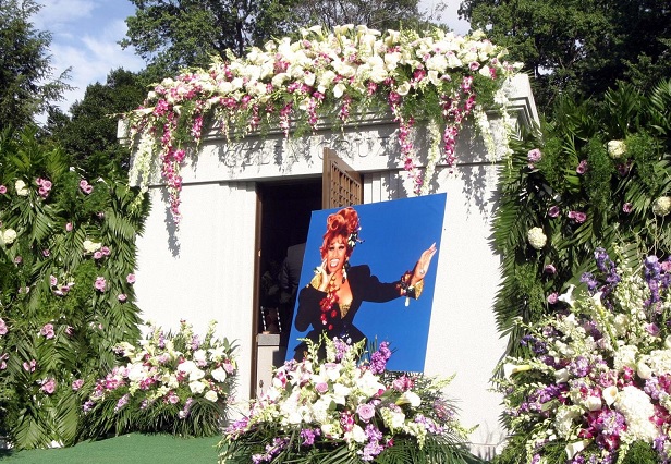 Foto de archivo del mausoleo de Celia Cruz en el cementerio de Woodlawn, en El Bronx. EFE/MIGUEL RAJMIL