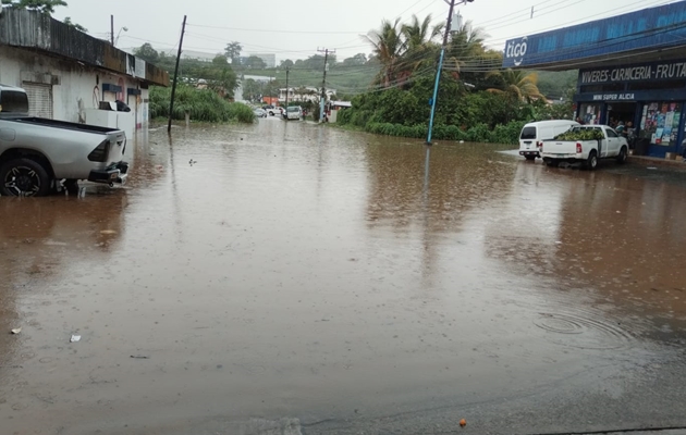 En el país se encuentra el paso de la onda tropical número 12. Foto / Eric Montenegro.