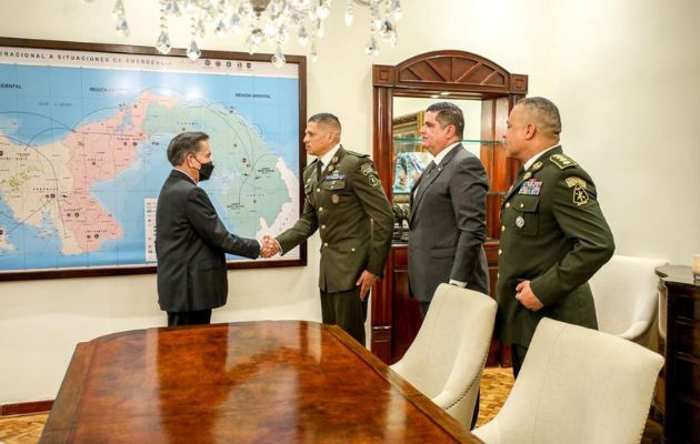 El Comisionado Jorge Gobea ha recibido capacitación en Estados Unidos, Colombia, Israel y Alemania. Foto: Cortesía Presidencia