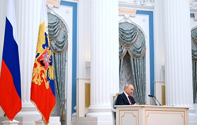 Putin escuchó “las explicaciones de los comandantes”. Foto: EFE