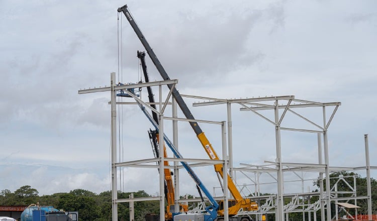 La obra deportiva se construye en La Chorrera. Foto: Pandeportes