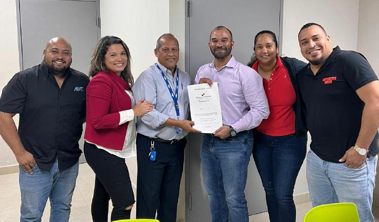 Luis Navas y su junta directa asumen sus cargos. Foto: Cortesía