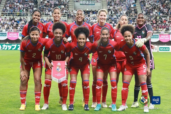 Equipo titular femenino que enfrentó a Japón en el amistoso. Foto: Fepafut