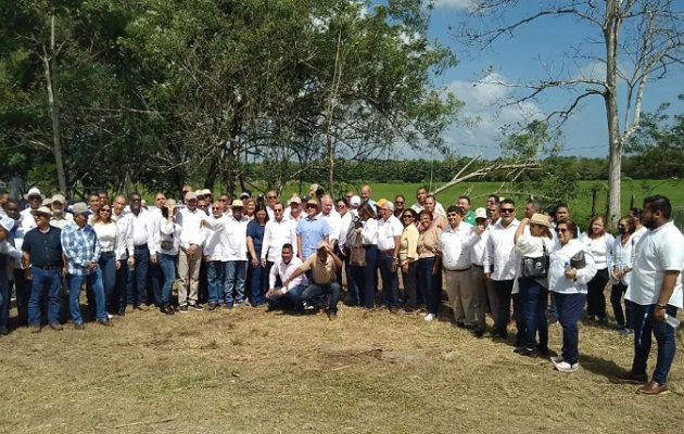 Este miércoles se realizó el acto formal de compra de los terrenos. Foto: Cortesía UP