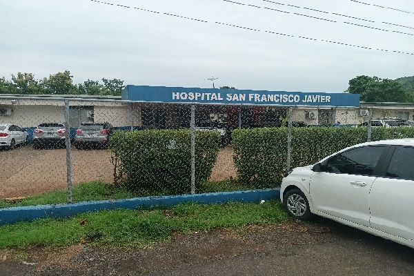 Una tubería rota en las inmediaciones del hospital rural San Francisco Javier, es causa de conflicto en Cañazas. Foto. Melquiades Vásquez