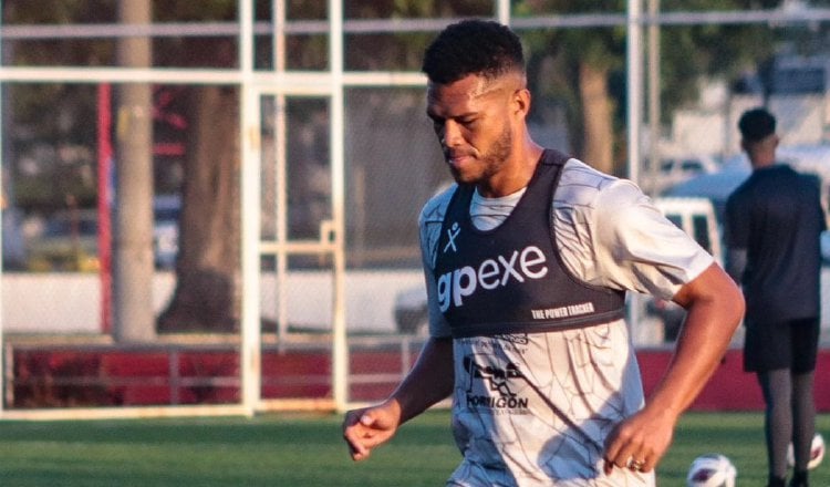 Tauro and Sporting, start LPF