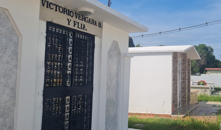 Sus restos  reposan en el Cementerio Municipal de Las Tablas. Foto: Thays Domínguez 