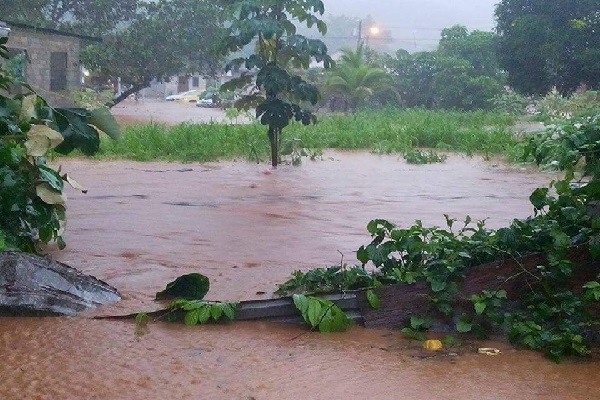 Las lluvias van a continuar en la provincia de Colón, de allí que alertó a las personas que extremen las medidas de seguridad. Foto. Diomedes Sánchez
