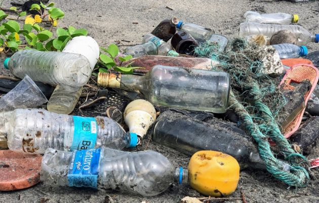 El 10% del plástico termina en el mar. Foto: Pexels