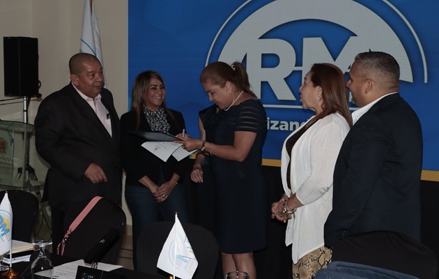 Alma Cortés agradeció la confianza de los miembros del partido. Foto: Víctor Arosemena