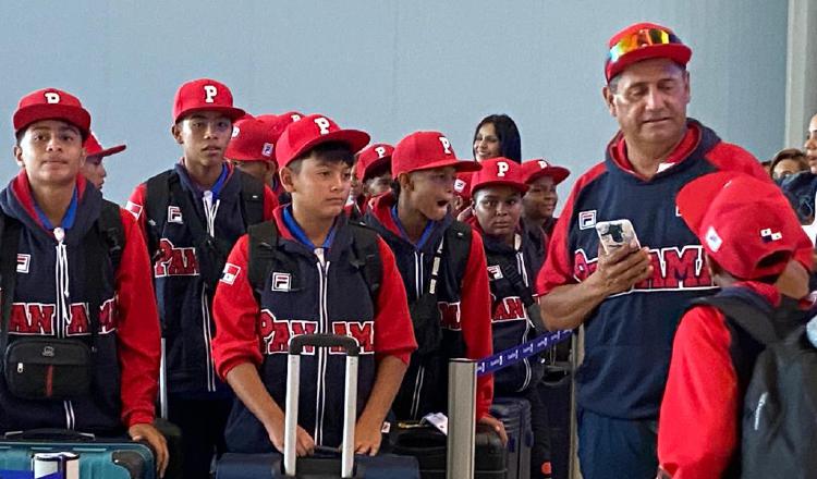 Elpidio Pinto (der.) es el piloto del equipo panameño. Foto: Fedebeis