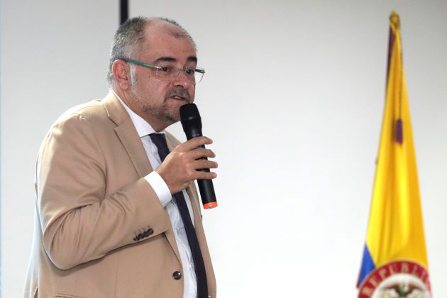 El embajador de la Unión Europea (UE) en Colombia, Gilles Bertrand, habla durante el Foro Regional Ciudades Incluyentes.