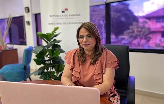 La ministra Maruja Gorday de Villalobos lamentó lo ocurrido con estos docentes. Foto: Meduca