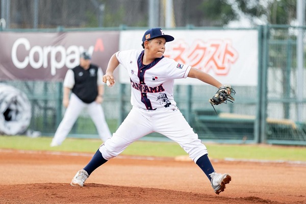 Zayth Meléndez lanzó juego perfecto para Panamá. Foto: Fedebeis