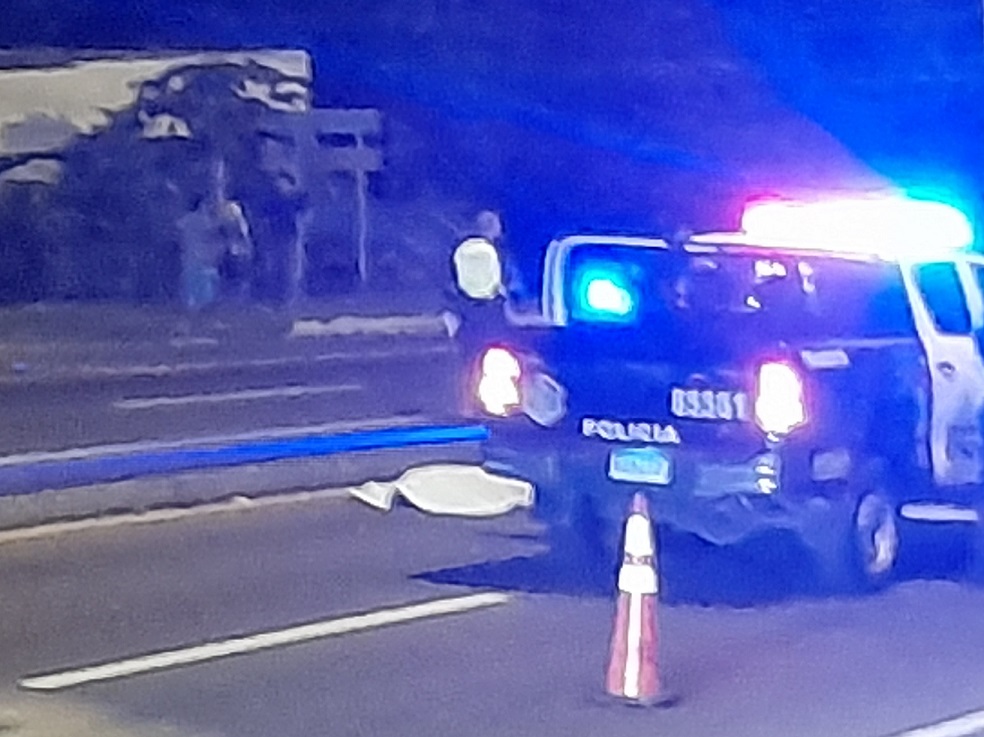 Al lugar acudieron las unidades del Tránsito, quienes custodiaron la escena del accidente. Foto: José Vásquez